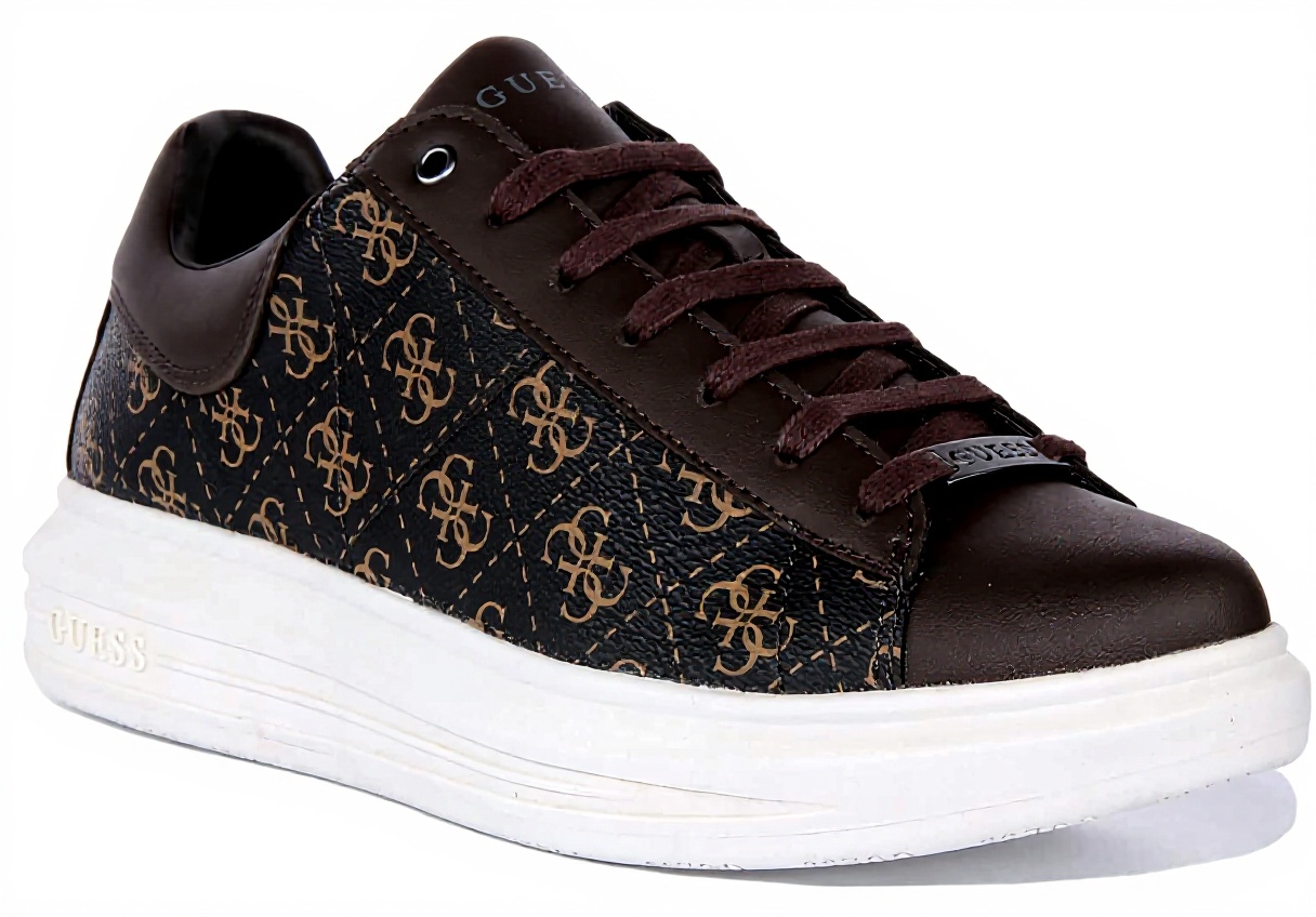 GUESS Vibo Sneaker Homme en usage quotidien