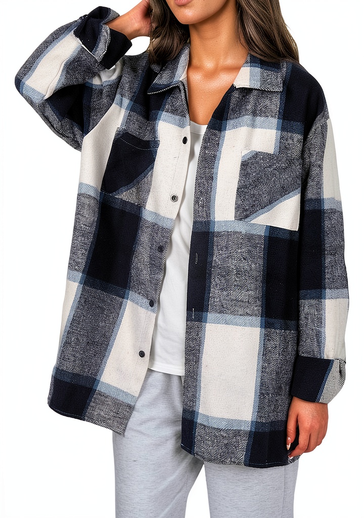 Femme portant le gilet cardigan mi saison en extérieur